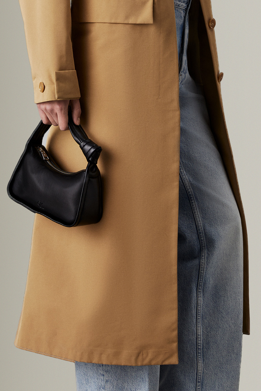 תמונת כל הלוק של תיק בלוק 20 מיני